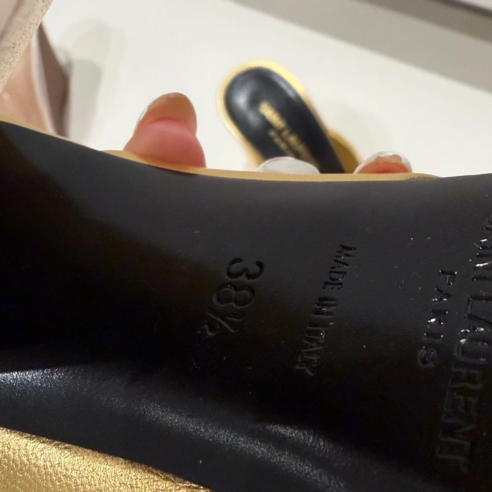Saint Laurent Loulou 100mm
Metallic Leather Mule Sandals - Picture 4 of 8
